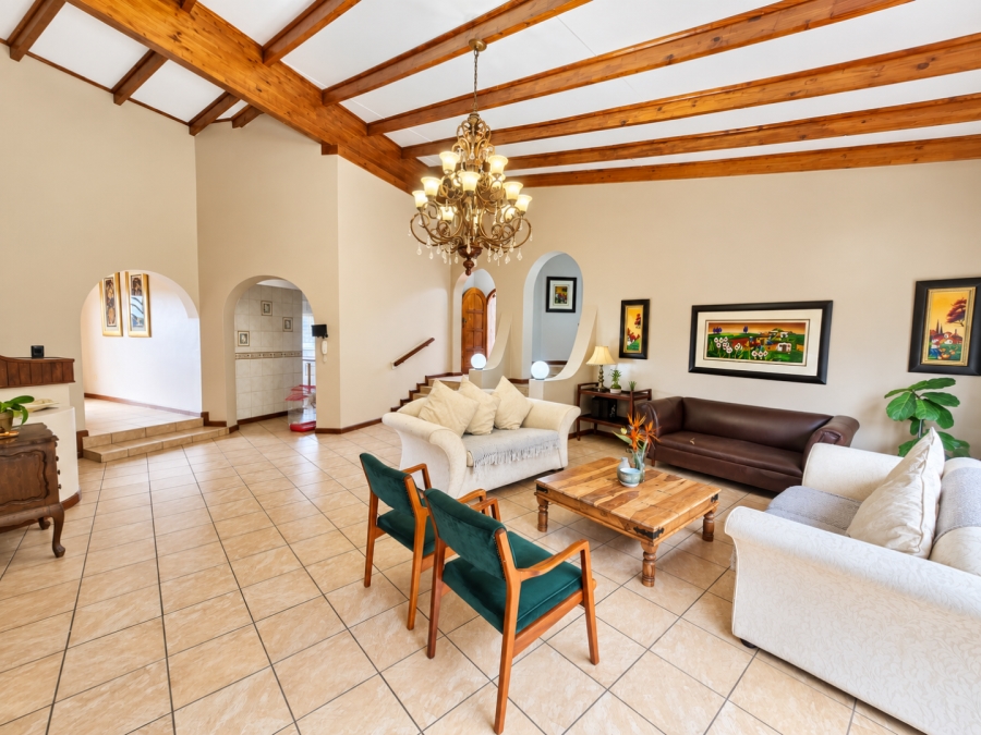 4 Bedroom Property for Sale in Heuwelsig Free State